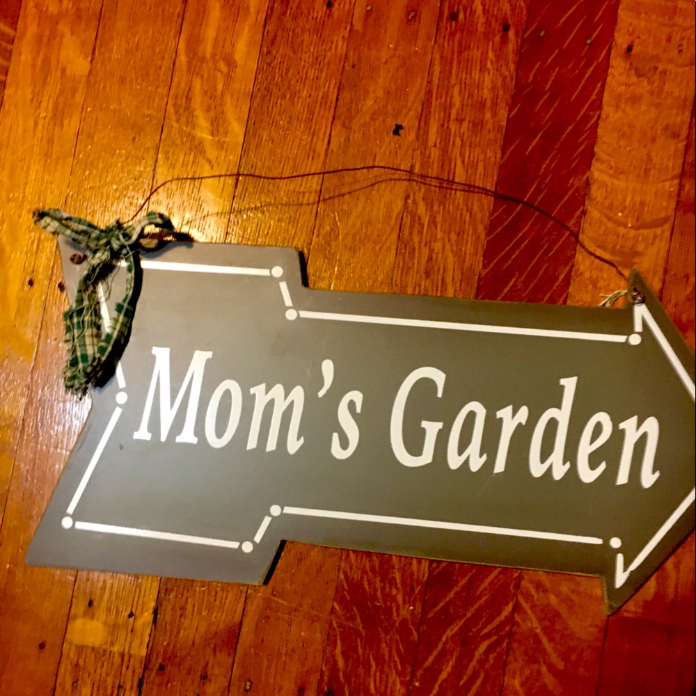 “Mom’s Garden” wooden plaque